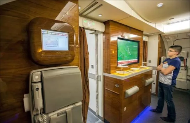 داخل هواپیمای ایرباس a380 امارات 11
