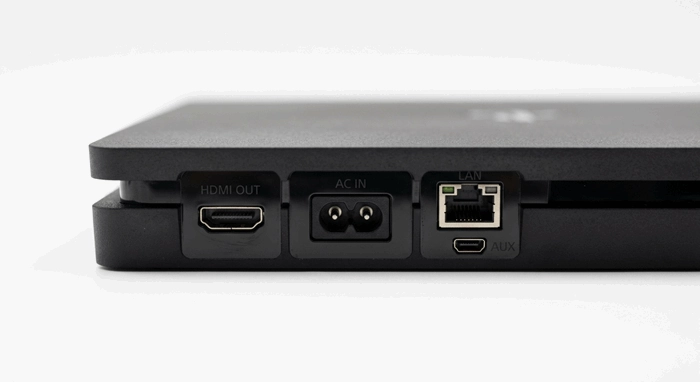 درگاه‌های پشت و جلوی ps4 slim شامل HDMI OUT، LAN، AUX و AC IN