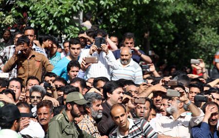 اعدام سه زورگیر شرور در خیابان گاز مشهد (تصاویر 16+) اعدام سه زورگیر شرور در خیابان گاز مشهد (تصاویر 16+)
