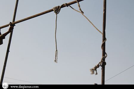 تصاویری از دار زدن مردی که به دختر 10 ساله تجاوز کرد (18+)