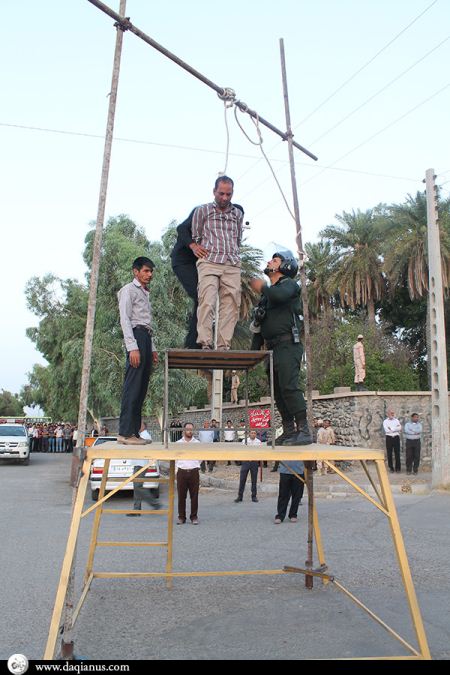 تصاویری از دار زدن مردی که به دختر 10 ساله تجاوز کرد (18+)