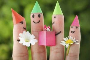 شکلک های عاشقانه با انگشتان دست (عکس) 4 1727945192 samatak com