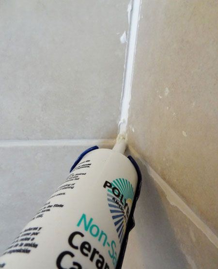 پوشاندن جای رولپلاک روی کاشی (آموزش تصویری و گام به گام) 4 پوشاندن جای رولپلاک روی کاشی
