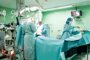 چرا رنگ لباس پزشکان در اتاق عمل سبز است؟ 8 2047023834 samatak com