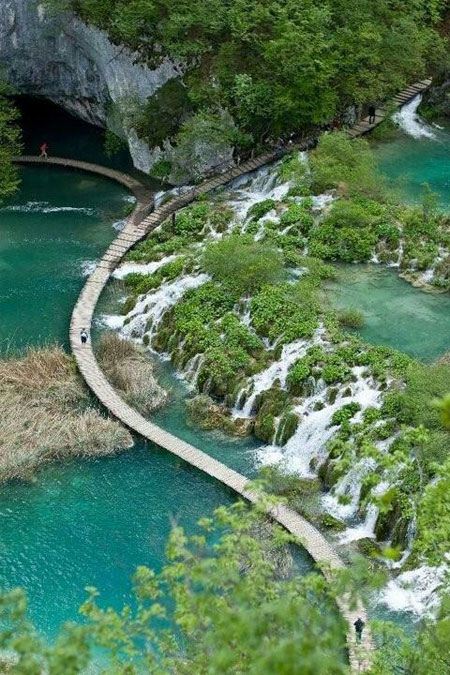 مسیرهای صعب العبور و دیدنی جهان (عکس) مسیرهای صعب العبور و دیدنی جهان (عکس)