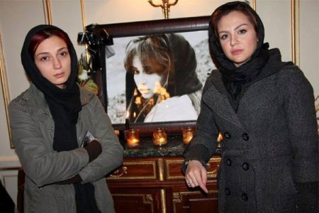 صحنه های تاسف بار از مراسم فوت ساناز کیهان صحنه های تاسف بار از مراسم فوت ساناز کیهان