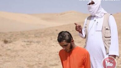 رد شدن تانک از روی جوان سوری (تصاویر 18+) 5 1380394839 samatak com