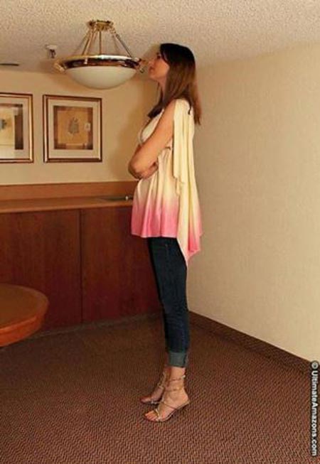جذاب ترین دختر دنیا با پاهای 1.5 متری + تصاویر جذاب ترین دختر دنیا با پاهای 1.5 متری + تصاویر