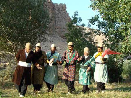 معرفی انواع رقص های محلی و سنتی ایرانی + تصاویر معرفی انواع رقص های محلی و سنتی ایرانی + تصاویر