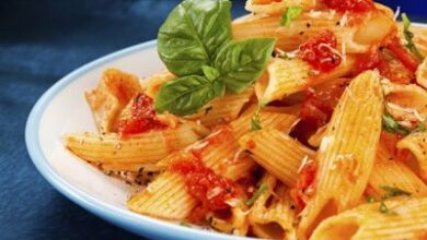 طرز تهیه ماکارونی با پنیر چدار و سس گوجه فرنگی 9 123859906 samatak com