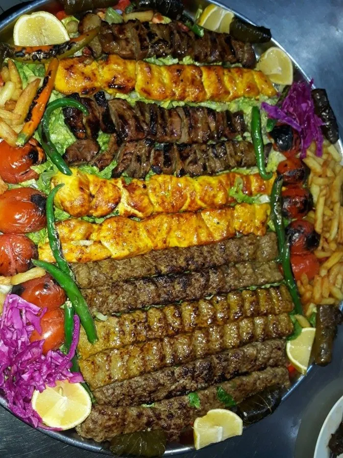 تزیین کباب کوبیده در دیس با دورچین 4