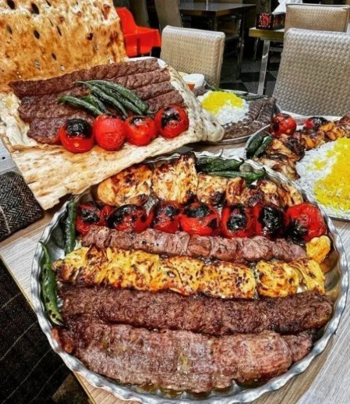 تزیین کباب کوبیده در دیس با دورچین 6