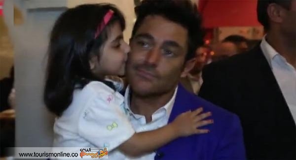 دختر کوچولوی کرمانشاهی محمدرضا گلزار را بوسید (عکس) دختر کوچولوی کرمانشاهی محمدرضا گلزار را بوسید (عکس)