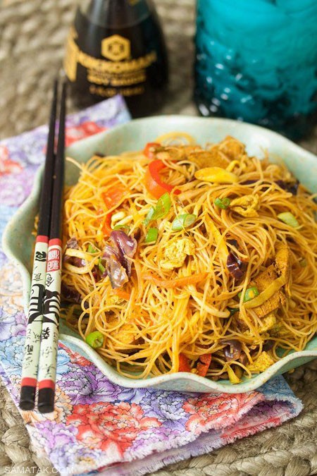 طرز تهیه نودل سنگاپوری غذای خوشمزه آسیایی