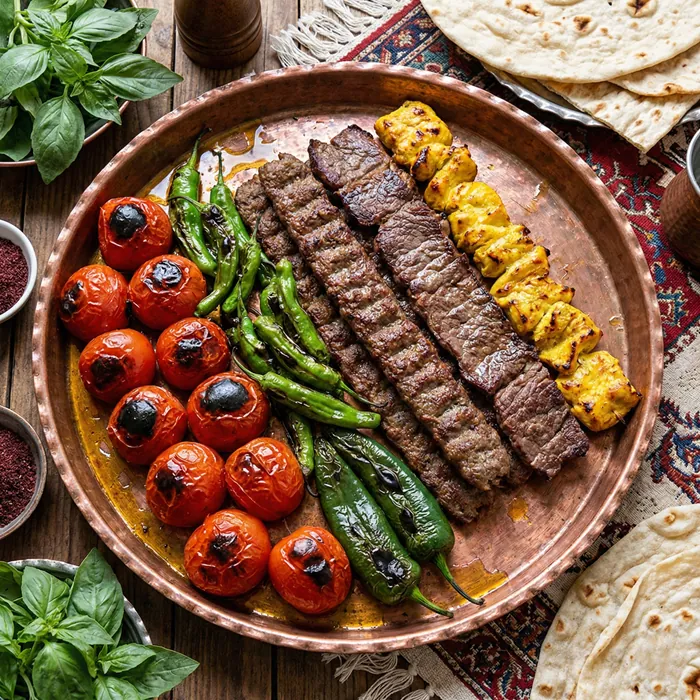 بهترین دورچین برای کباب کوبیده شامل گوجه و فلفل