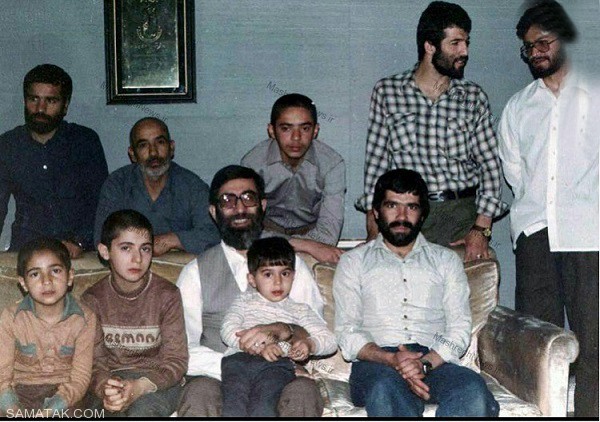 عکس دسته جمعی از رهبر معظم انقلاب به همراه فرزندان شان عکس دسته جمعی از رهبر معظم انقلاب به همراه فرزندان شان