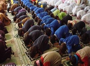 جایگاه و فاصله زن و مرد نسبت به هم در نماز جماعت 48 43101285 samatak com