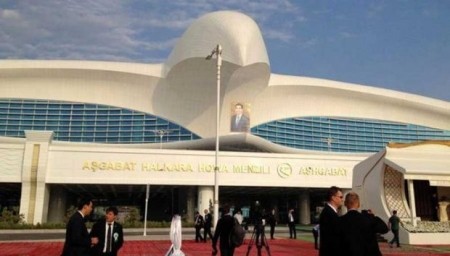 فرودگاه بین المللی عشق آباد با ساختمان جالب و منحصر به فرد + تصاویر فرودگاه بین المللی عشق آباد با ساختمان جالب و منحصر به فرد + تصاویر