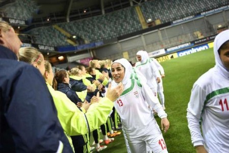 عکس های مسابقه تیم فوتبال زنان ایران با تیم بانوان سوئد