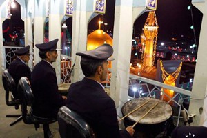 فلسفه مراسم نقاره زنی در حرم امام رضا (ع) 3 2121909188 samatak com