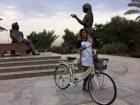 عکس های دوچرخه سواری دختران عراقی عکس های دوچرخه سواری دختران عراقی