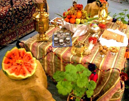 سفره شب یلدا باکلاس + تزیین سفره شب یلدا ساده و شیک سفره شب یلدا باکلاس + تزیین سفره شب یلدا ساده و شیک