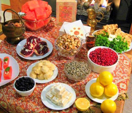 سفره شب یلدا باکلاس + تزیین سفره شب یلدا ساده و شیک سفره شب یلدا باکلاس + تزیین سفره شب یلدا ساده و شیک