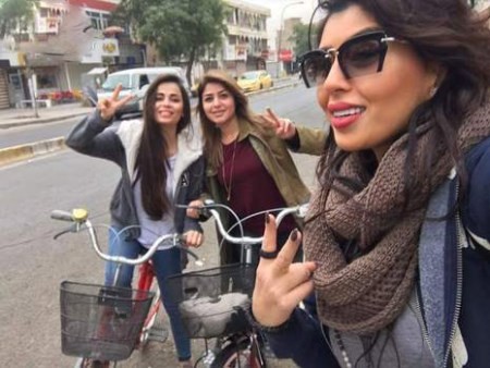 عکس های دوچرخه سواری دختران عراقی عکس های دوچرخه سواری دختران عراقی