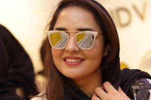 عکس های نرگس محمدی در فرانسه 1 571052274 samatak com