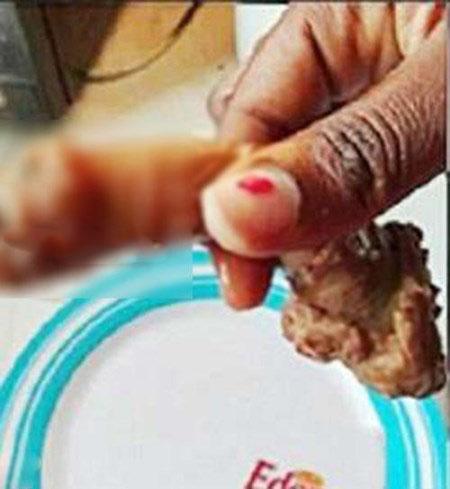 آلت جنسی مردانه در غذای مشتری زن یک رستوران (تصاویر 18+) آلت جنسی مردانه در غذای مشتری زن یک رستوران (تصاویر 18+)