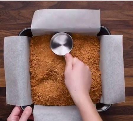 طرز تهیه دسر بیسکویت و بستنی با شکلات تخته ای طرز تهیه دسر بیسکویت و بستنی با شکلات تخته ای