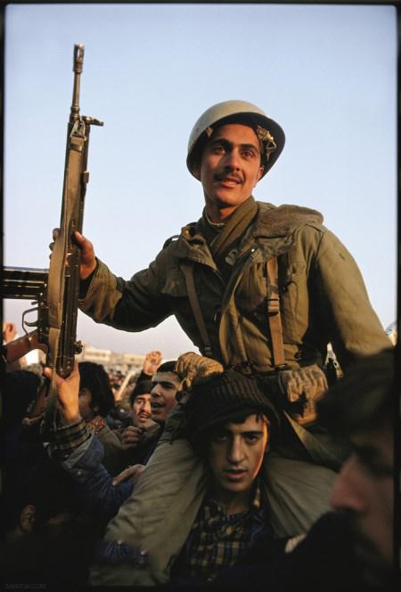 اتفاقاتی از انقلاب 57 که تا به حال دیده نشده است! + تصاویر اتفاقاتی از انقلاب 57 که تا به حال دیده نشده است! + تصاویر