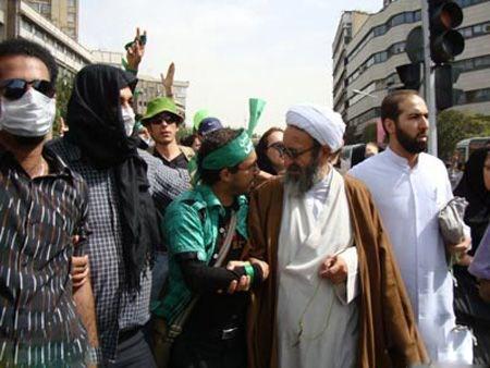 عاقبت همسفران امام خمینی در پرواز سال 57 + تصاویر عاقبت همسفران امام خمینی در پرواز سال 57 + تصاویر