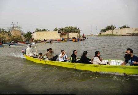 مناظری زیبا از تفریح مهمانان نوروزی در تالاب شادگان مناظری زیبا از تفریح مهمانان نوروزی در تالاب شادگان