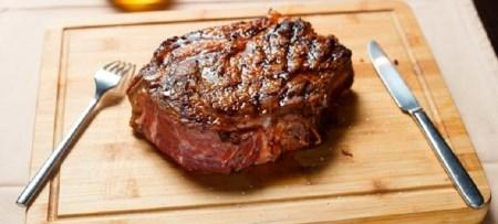 آب قرمز بیرون آمده از گوشت پخته خون است؟