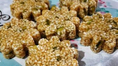 طرز تهیه سوهان کنجدی با شکر و خلال پسته 37 1289017618 samatak com