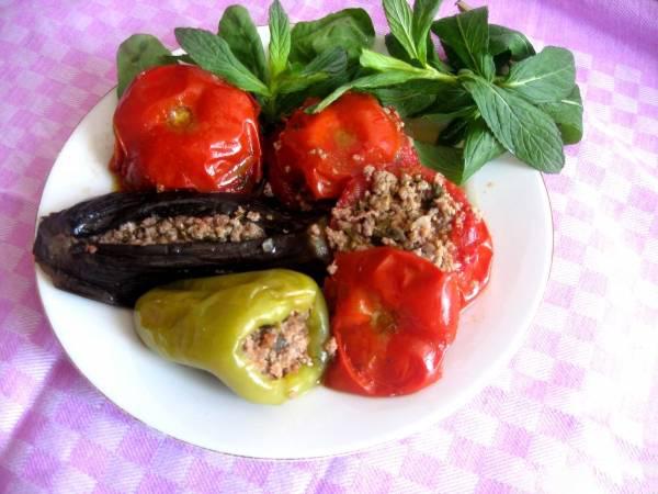 طرز تهیه دلمه بادمجان و فلفل دلمه ای و گوجه طرز تهیه دلمه بادمجان و فلفل دلمه ای و گوجه