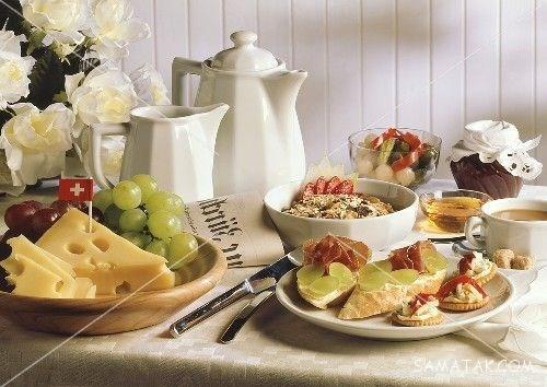 تزیین میز صبحانه ساده و شیک + چیدمان میز صبحانه دونفره تزیین میز صبحانه ساده و شیک + چیدمان میز صبحانه دونفره