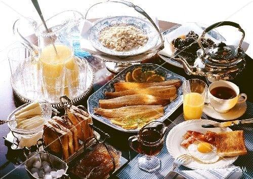 تزیین میز صبحانه ساده و شیک + چیدمان میز صبحانه دونفره تزیین میز صبحانه ساده و شیک + چیدمان میز صبحانه دونفره