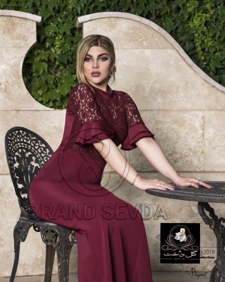 مدل ماکسی مجلسی زنانه با پارچه لمه شنی و نگین دار مدل ماکسی مجلسی زنانه با پارچه لمه شنی و نگین دار