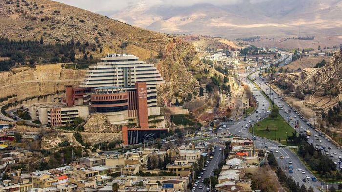 از تهران تا شیراز با اتوبوس چند ساعت راه است