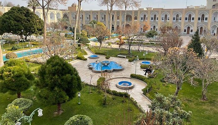 قیمت هتل عباسی اصفهان؛ فضای خارجی هتل عباسی