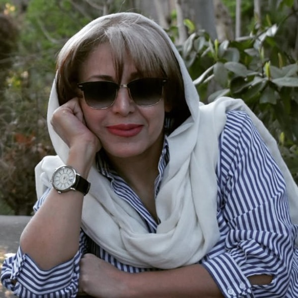 شراره دولت آبادی در نقش مهرانگیز در سریال به کجا چنین شتابان