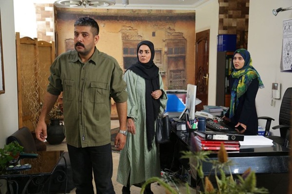 عوامل سریال در کنار پروانه ها سریال در کنار پروانه ها