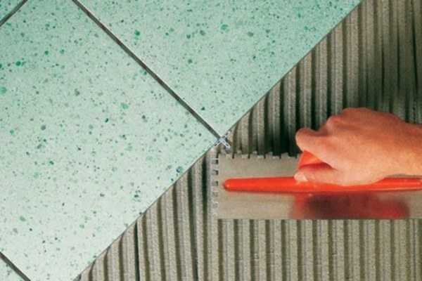 چسب کاشی و سرامیک چیست؟ بررسی انواع چسب کاشی، مزایا و کاربردهای آن 5 چسب کاشی و سرامیک چیست