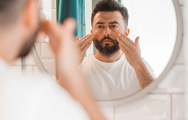 نقش نیاسینامید در کوچک کردن منافذ پوست
