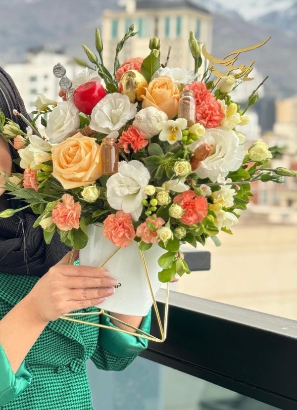 ایده های تزیین گل برای تبریک سال نو و هدیه نوروز 2 دسته گل برای تبریک سال نو