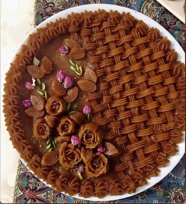تزیین حلوا مجلسی با چنگال 3