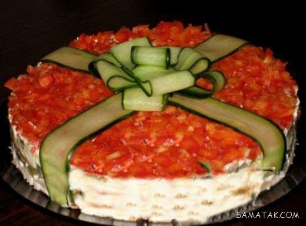 تزیین ساده الویه با گوجه و خیارشور 2