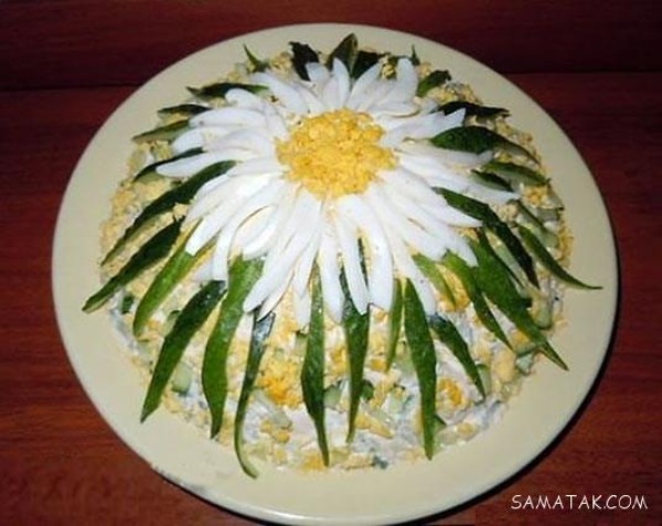 تزیین سالاد الویه با خیارشور و گوجه 1